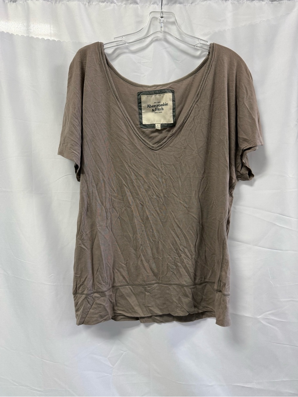 Vintage Y2K Abercrombie and Fitch v-neck Tee Short Sleeve Taupe Brown Large